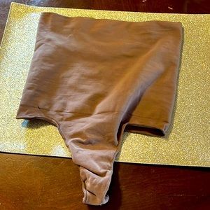 BNWOT SKIMS shape wear Thong Underwear in a size 2X/3x